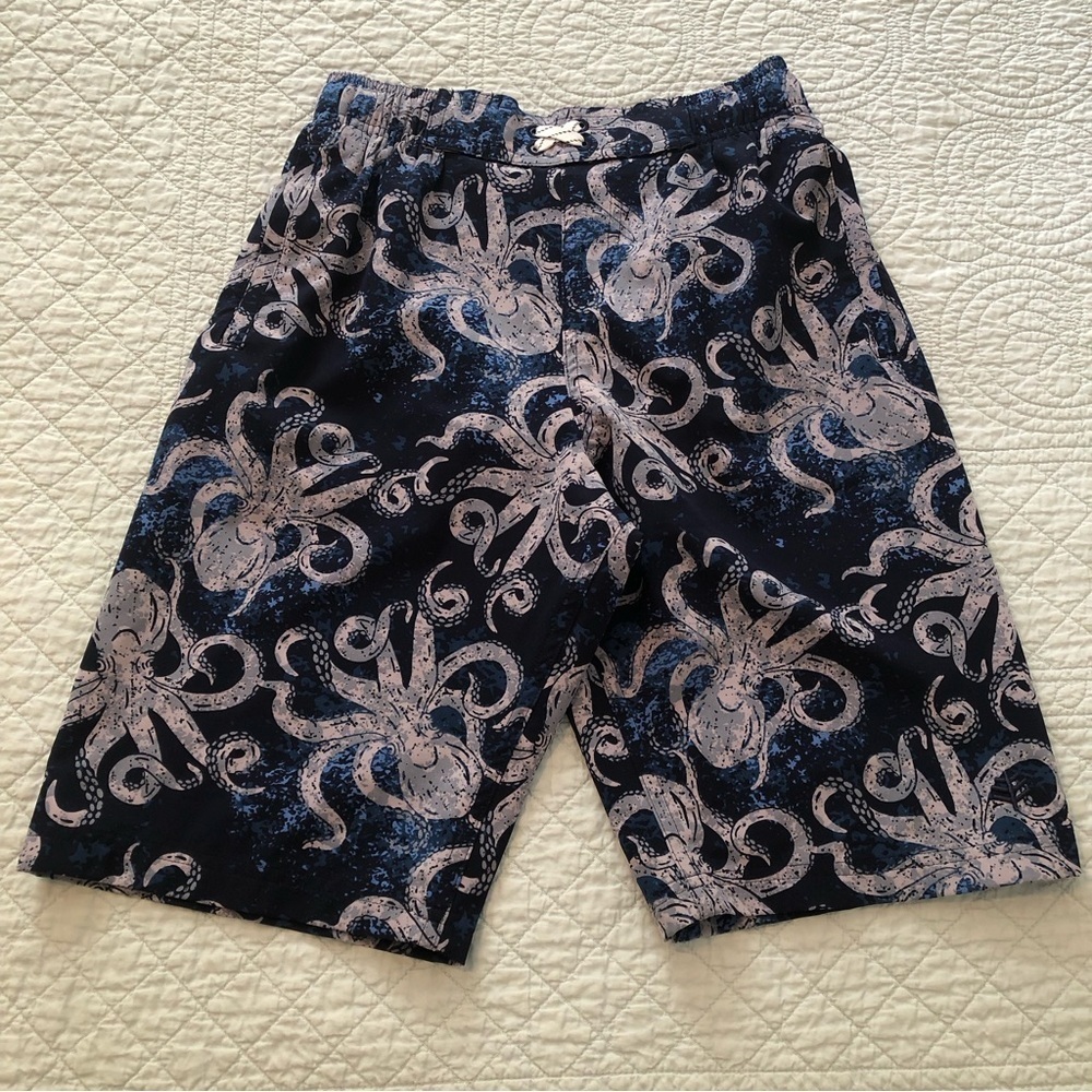 Coolibar Boys Island Swim Trunks. Size large. UPF 50+. Navy/white design.
